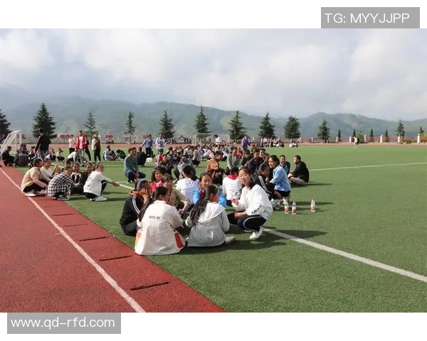 足球巨星背后的故事:从绿茵场到生活点滴,揭秘他们鲜为人知的另一面 足球巨星背后的故事:从绿茵场到生活点滴,揭秘他们鲜为人知的另一面